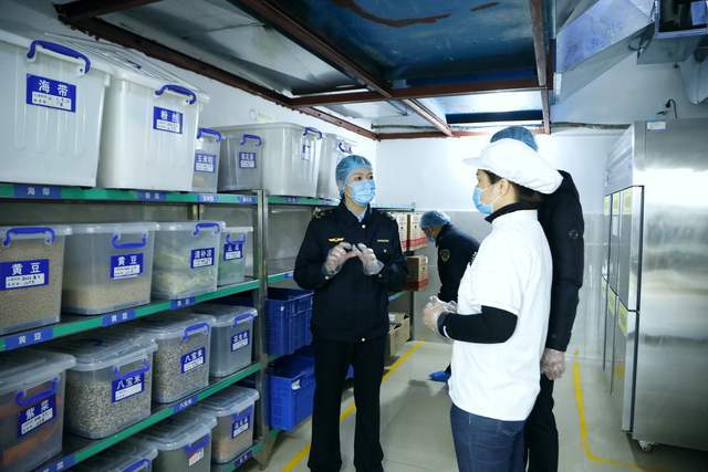 南宁市市场监管局经开分局开展“食品安全进校园”宣讲活动 并联动发布南宁招工信息